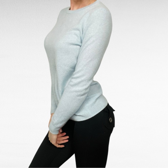 C by Bloomingdale's | Light Cloud Blue Crew Neck Long Sleeve Cashmere Sweater - Picture 4 of 7